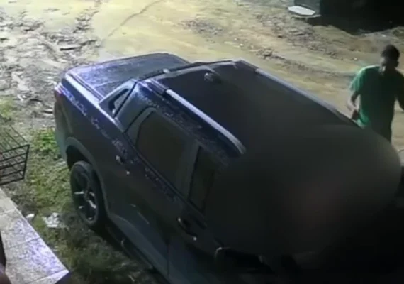 Casal é rendido e tem o carro roubado no Benedito Bentes