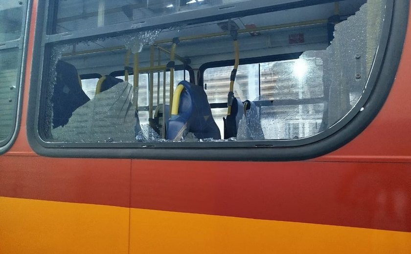 Ônibus da torcida do Penedense é alvo de vandalismo