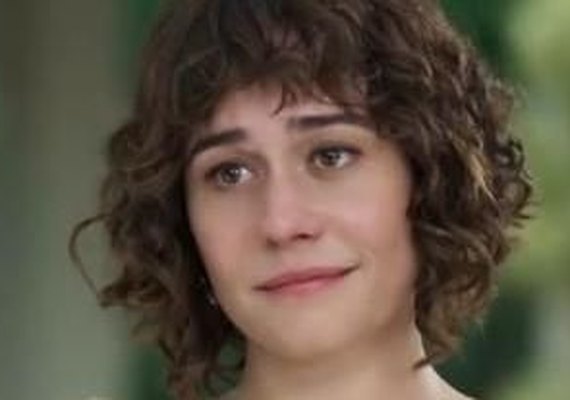 'Orgulho e Paixão': Darcy e Elisabeta se beijam novamente e Susana flagra