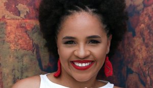 Mel Nascimento homenageia Elza Soares em show do projeto Quintas no Poço