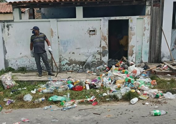 Acumulador compulsivo é internado e Prefeitura de Delmiro obrigada a higienizar o imóvel