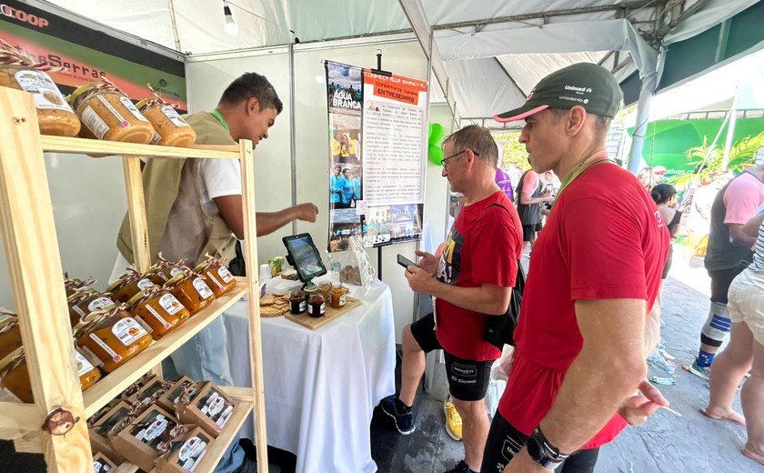 EspaçoCoop estreia com sucesso na Meia Maratona Coop