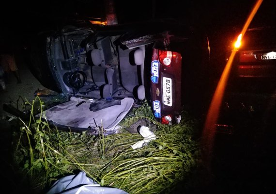 Acidente entre carros deixa um morto e dois feridos