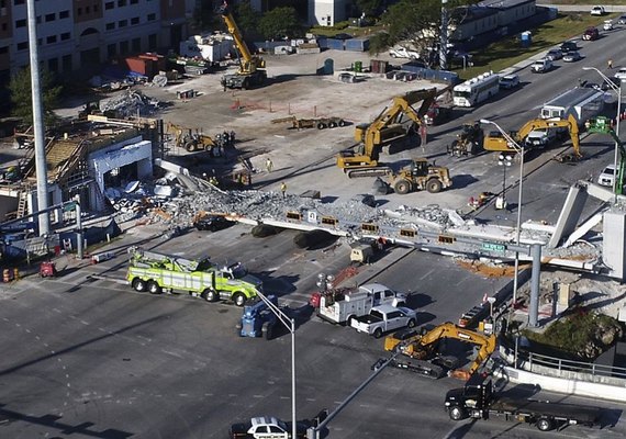 Equipes de resgate recuperam três corpos nos destroços de ponte que caiu em Miami