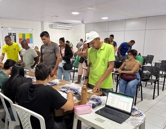 Segurança Cidadã entrega crachás e alvarás para ambulantes que vão atuar no São João Massayó