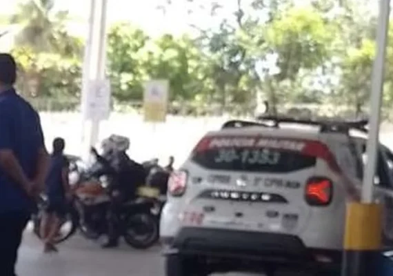 Homem é baleado em estacionamento de supermercado na Avenida Menino Marcelo, em Maceió