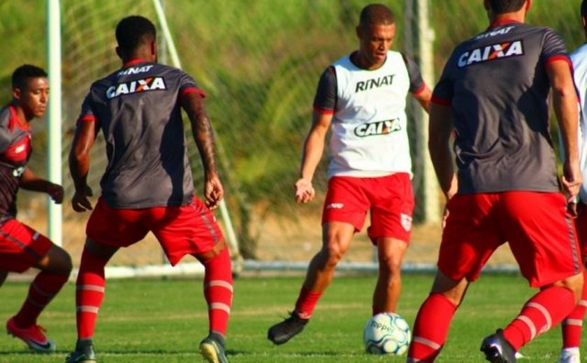CRB relaciona 22 atletas para o jogo contra o Brasil de Pelotas no Sul