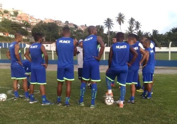 CSA faz treino tático antes de viajar para enfrentar o Fortaleza