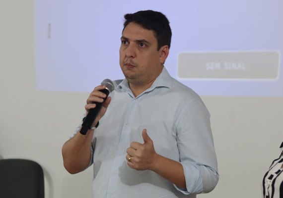 Secretário de Educação dialoga com corpo técnico e coordenadores sobre avanços para área