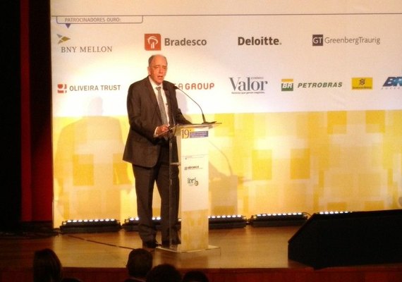 'Petrobras considera aumentar frequência de reajuste da gasolina'