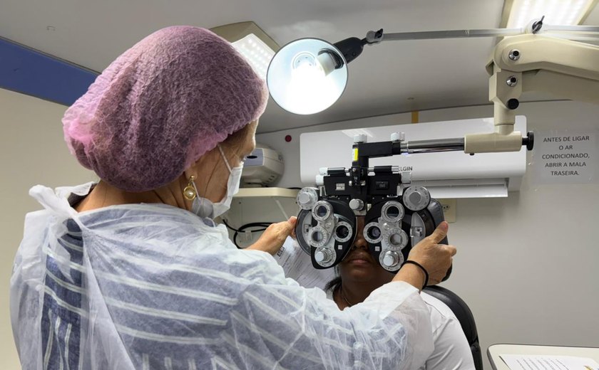 Trabalhadores do comércio recebem consultas e óculos gratuitos em Maceió