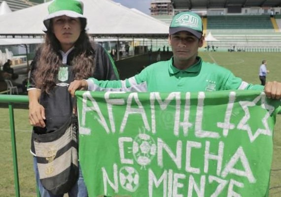 Torcedores do Atlético Nacional se unem à vigília na Arena Condá
