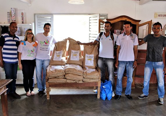 Agricultores recebem sementes crioulas para plantio e criação de banco de grãos