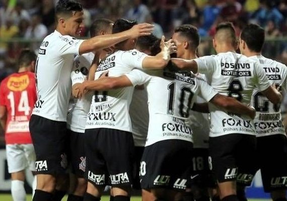 Corinthians goleia por 7 a 2 com 3 de Jádson e avança na Libertadores