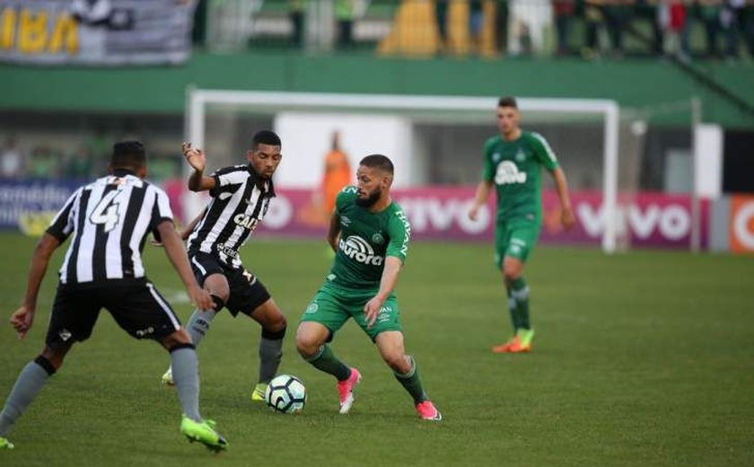 Chapecoense perde para o Botafogo, que encerra jejum fora de casa