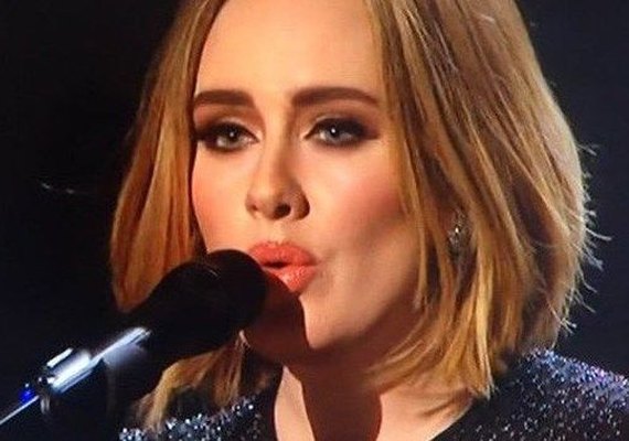 Adele ganha mais de R$ 300 mil por dia por conta de sucesso do último álbum