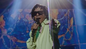 Aos 77 anos, Djavan segue na liderança dos nomes mais ouvidos da Música Popular Brasileira