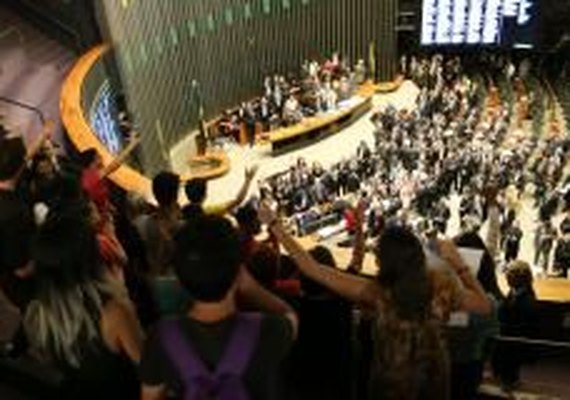 Câmara aprova a PEC 241, que limita gastos públicos por 20 anos