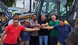 Arthur Lira vai a Penedo, entrega veículos e faz balanço de investimentos em prol de Alagoas