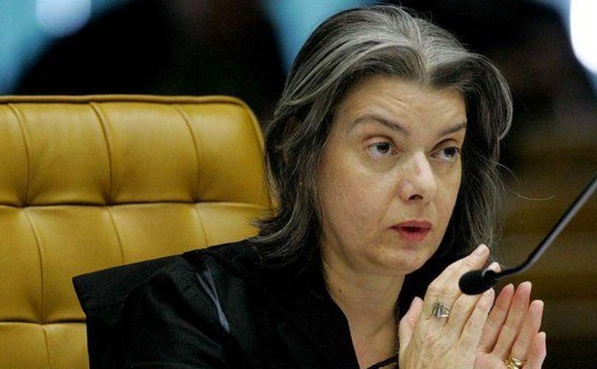 Possível 'devassa' contra Fachin é 'própria de ditaduras', diz Carmem Lúcia