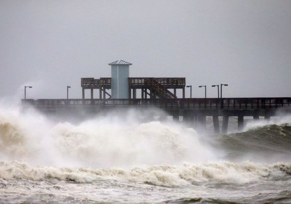 Furacão Sally ruma para costa dos Estados Unidos e pode causar inundação histórica