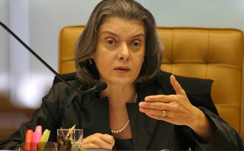 Presidentes do TSE e do STF repudiam ataque a Jair Bolsonaro