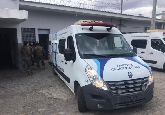 Policiais penais transferem 72 presos da Casa de Custódia de Arapiraca