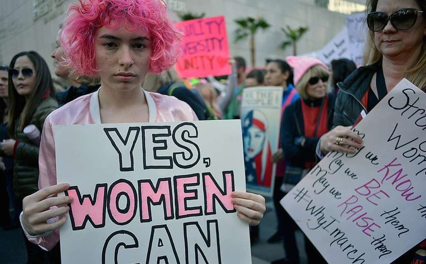Feminismo cresceu, mas não consolidou avanços, diz socióloga