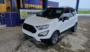 PRF recupera veículo roubado em Recife, que transitava em Rio Largo, e prende o condutor