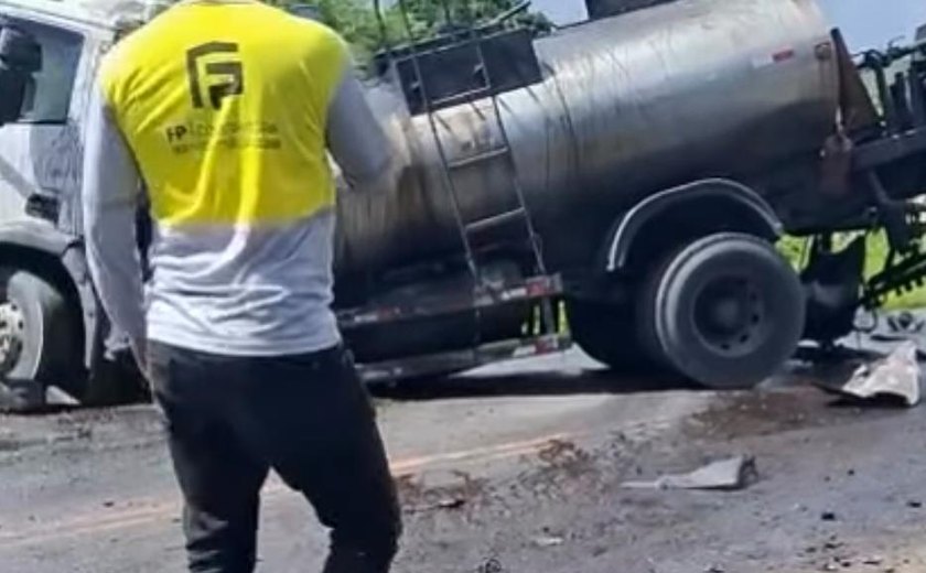 Vídeo: acidente envolvendo quatro veículos deixa feridos e trânsito lento na BR-424 entre Viçosa e Cajueiro