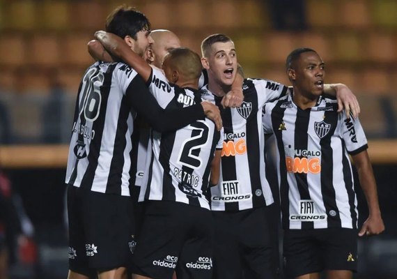 Atlético-MG vira, avança na Copa do Brasil e Santos é eliminado no Pacaembu