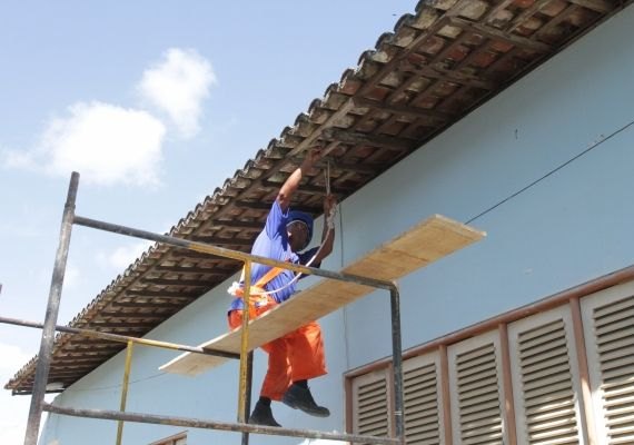 Estado segue com obras de reparo e manutenção em 70 escolas da rede