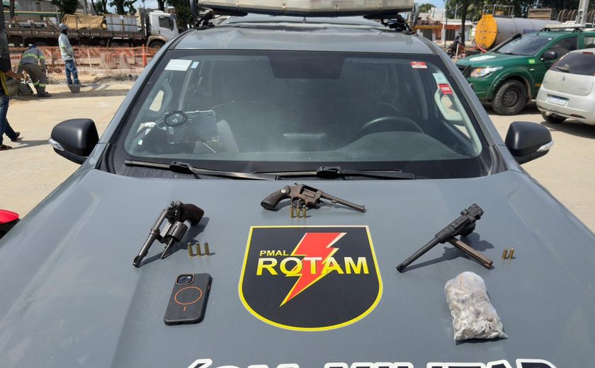 Polícia Militar desarticula ponto de tráfico e recupera veículos roubados no Benedito Bentes