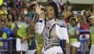 Ludmilla tem 'personal abanador' durante ensaio na Sapucaí