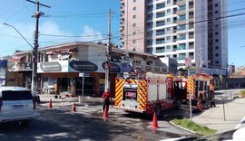 Incêndio de grandes proporções atinge loja e mata 10 gatos na parte baixa de Maceió