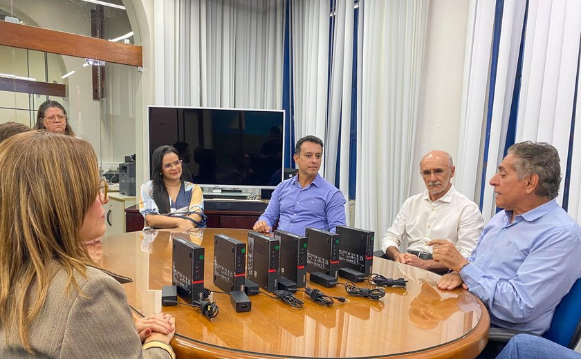 Receita Federal em Alagoas doa 30 computadores para hospitais da Uncisal
