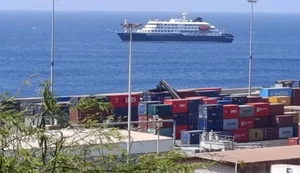 Passageiros começam a deixar navio onde houve surto de hantavírus