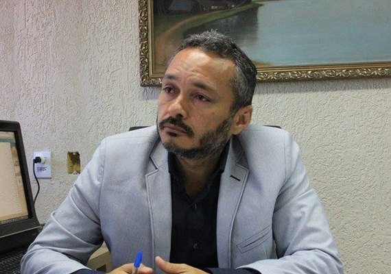 Conselheiro Anselmo Brito perde duas ações movidas contra jornalista