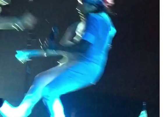 Bell Marques leva tombo em show da virada em Maceió