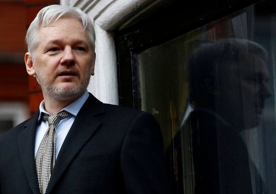 Equador concede cidadania ao fundador do WikiLeaks, Julian Assange