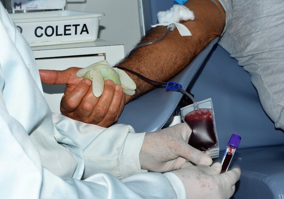 Hemoal realiza cadastro para doação de medula óssea no Ifal do Benedito Bentes