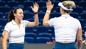 Dupla de Luisa Stefani bate campeãs olímpicas e avança à semi em Pequim