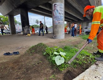 Área do viaduto de Jacarecica recebe ação conjunta de melhoria urbana