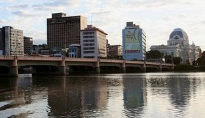 Vítima do jogo da Baleia Azul é resgatada de ponte no Recife