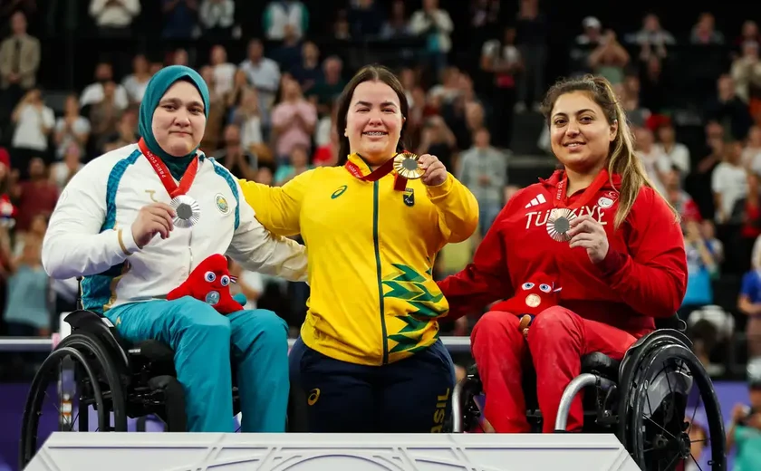 Mariana D’Andrea bate recorde e fica com ouro no halterofilismo