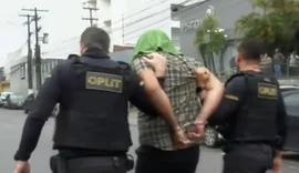Preso homem investigado por ataque a motorista de aplicativo; polícia encontra arsenal em residência