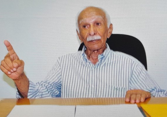 Professor Moacir Teófilo completa 97 anos em Arapiraca