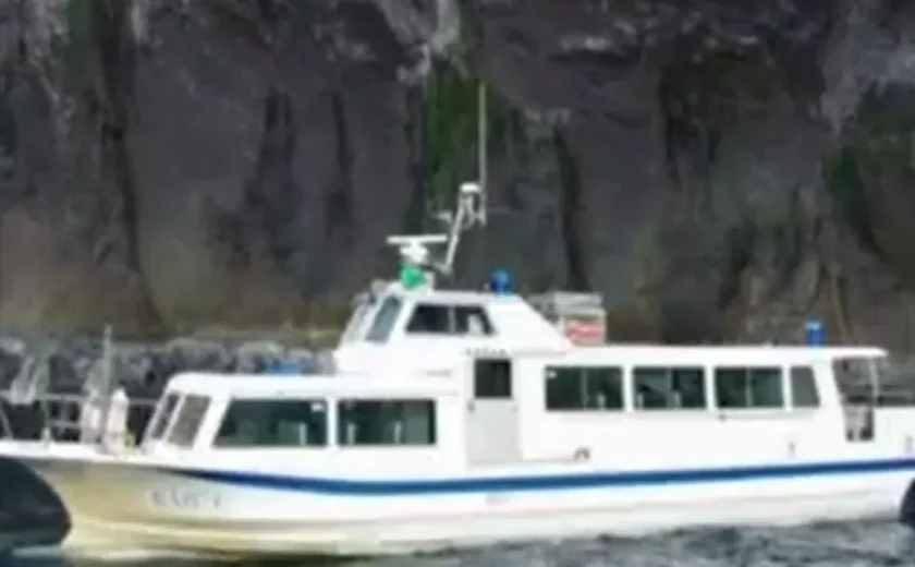 Barco de turismo desaparece no Japão após pedido de socorro