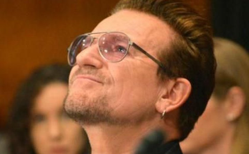 Vocalista do U2, Bono Vox, é eleito a 'mulher do ano' pela revista 'Glamour'