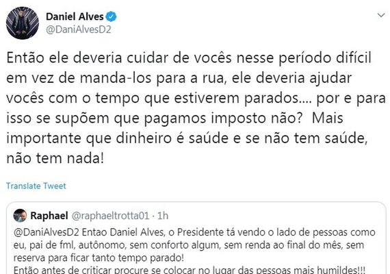 Daniel Alves diz que Bolsonaro deveria cuidar e 'não mandar povo à rua'